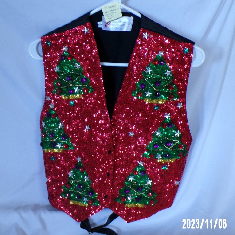 VINTAGE HANDMADE RED AND GREEN BEADED SEQUENCE CHRISTMAS TREE HOLIDAY VEST